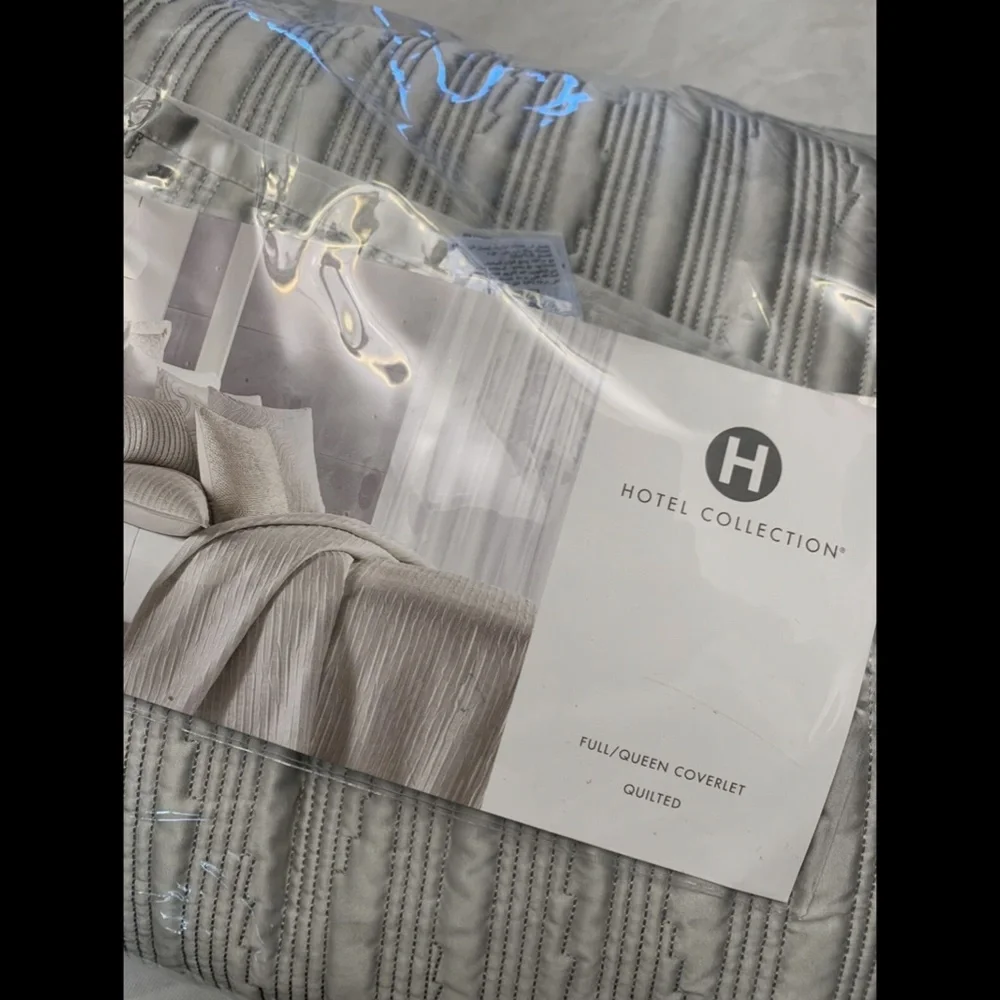 NIB Hotel Collection Silverwood Full/Queen Quilted Coverlet‎ Blanket